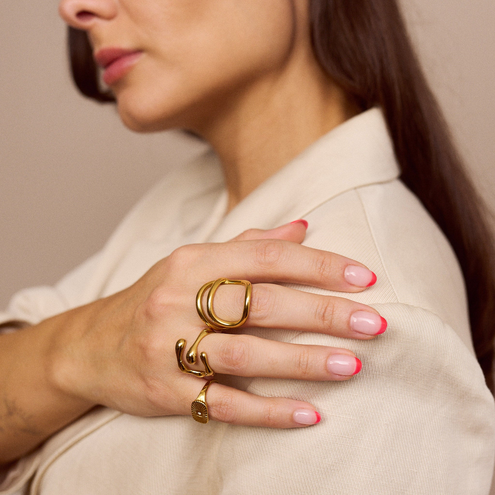 Auffälliger Ring: Zieht alle Blicke auf sich, aber dennoch bequem. Inspiriert von New York und ausgefallenen Outfits. Lass deiner Kreativität freien Lauf! Für Frauen, 18k vergoldet und wasserfest.