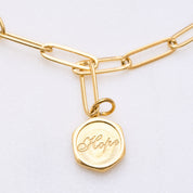 Hope Armband: Der Hope-Stern Anhänger bringt Glück. Glänzende Ankerkette mit mattem Anhänger. Perfekt für den beliebten Stacking-Look. Für Frauen, 18k vergoldet und wasserfest.