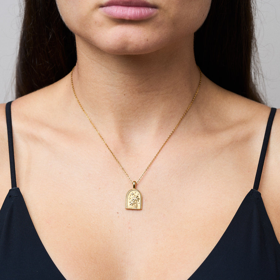 Ibizaurlaub im Herzen: Diese Kette versprüht gute Laune und erinnert an einen Kuss am Strand unter dem Sternenhimmel. Sie wird dich lange Zeit erfreuen, nicht nur im Sommer, sondern auch im Layer-Look mit anderen Ketten oder ganz schlicht das ganze Jahr über. Für Frauen, 18k vergoldet und wasserfest.
