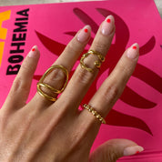 Tropfenförmiger Ring: Fließende Form umschmeichelt den Finger. Einzigartig und fesselnd. Probier ihn aus! Für Frauen, 18k vergoldet und wasserfest.