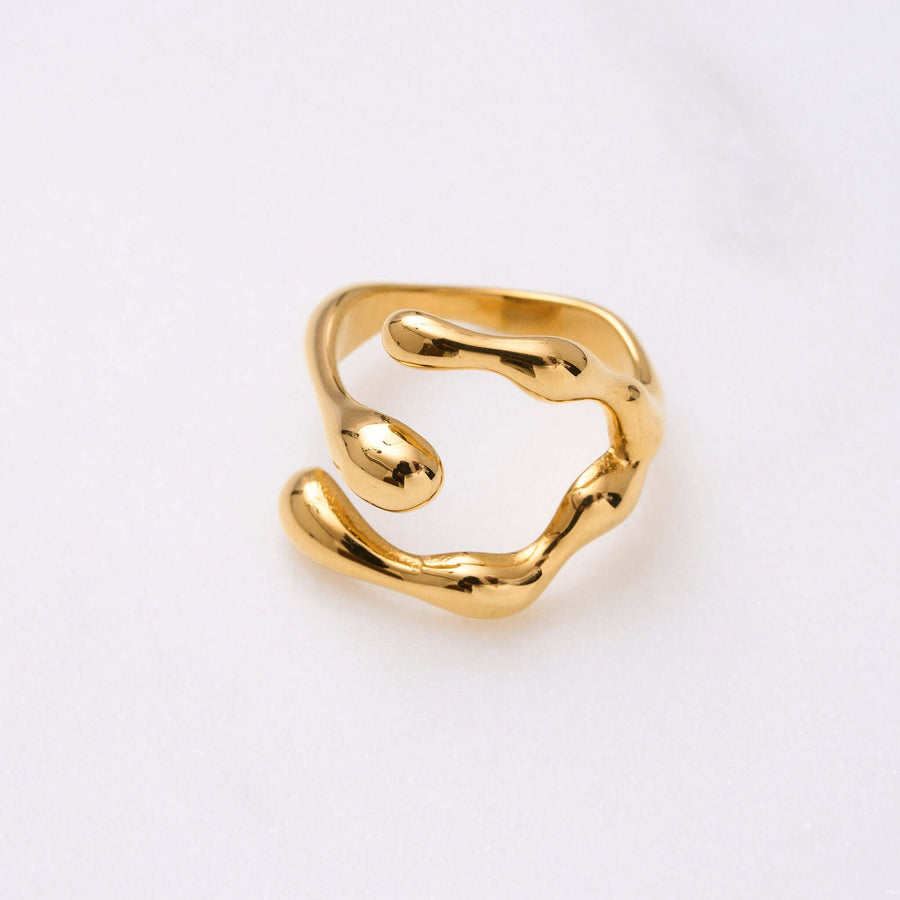 Tropfenförmiger Ring: Fließende Form umschmeichelt den Finger. Einzigartig und fesselnd. Probier ihn aus! Für Frauen, 18k vergoldet und wasserfest.
