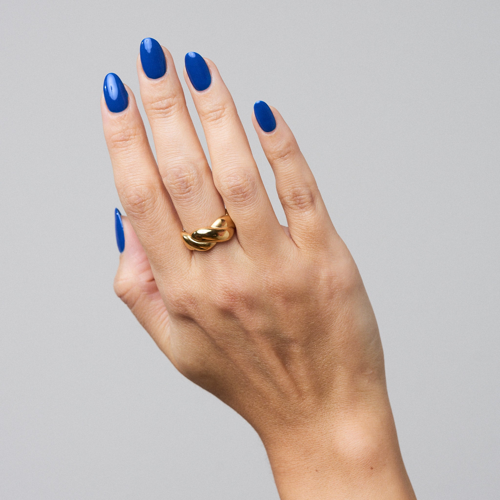 Charmant und vielseitig: Dieser Ring ist perfekt zum Stapeln und harmoniert auch gut mit anderen Materialien wie Silber. Er wertet jedes Outfit auf und ist perfekt für den Alltag geeignet - probier es aus! Für Frauen, 18k vergoldet und wasserfest.