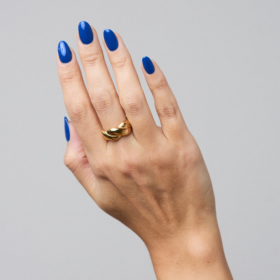 Charmant und vielseitig: Dieser Ring ist perfekt zum Stapeln und harmoniert auch gut mit anderen Materialien wie Silber. Er wertet jedes Outfit auf und ist perfekt für den Alltag geeignet - probier es aus! Für Frauen, 18k vergoldet und wasserfest.