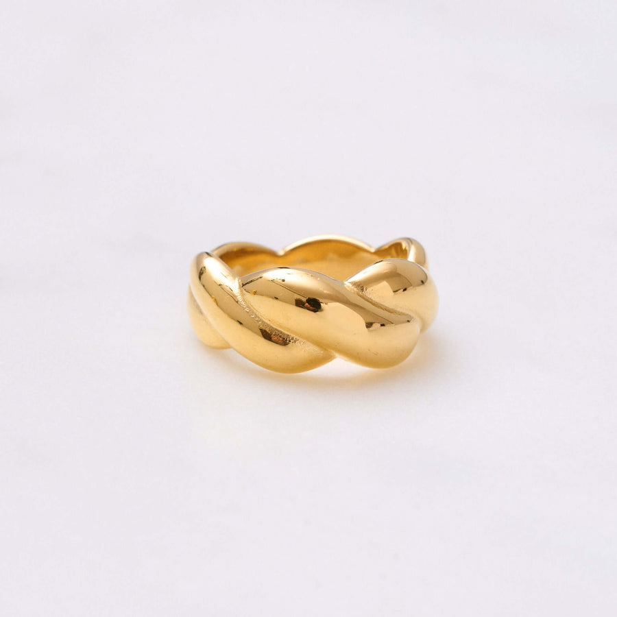 Charmant und vielseitig: Dieser Ring ist perfekt zum Stapeln und harmoniert auch gut mit anderen Materialien wie Silber. Er wertet jedes Outfit auf und ist perfekt für den Alltag geeignet - probier es aus! Für Frauen, 18k vergoldet und wasserfest.