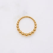 Saturn Creolen: Verspielte Details machen sie zur perfekten Ergänzung für deine Alltagslooks. Diesen Ring können jeden Tag zu allem getragen werden. Für Frauen, 18k vergoldet und wasserfest.